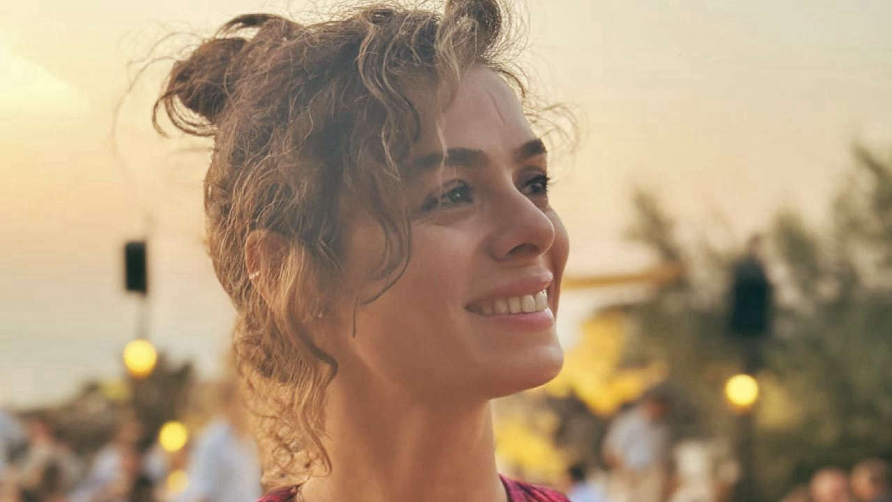 Chi è la donna dietro Bahar? Vita, amori e curiosità su Özge Özpirinçci