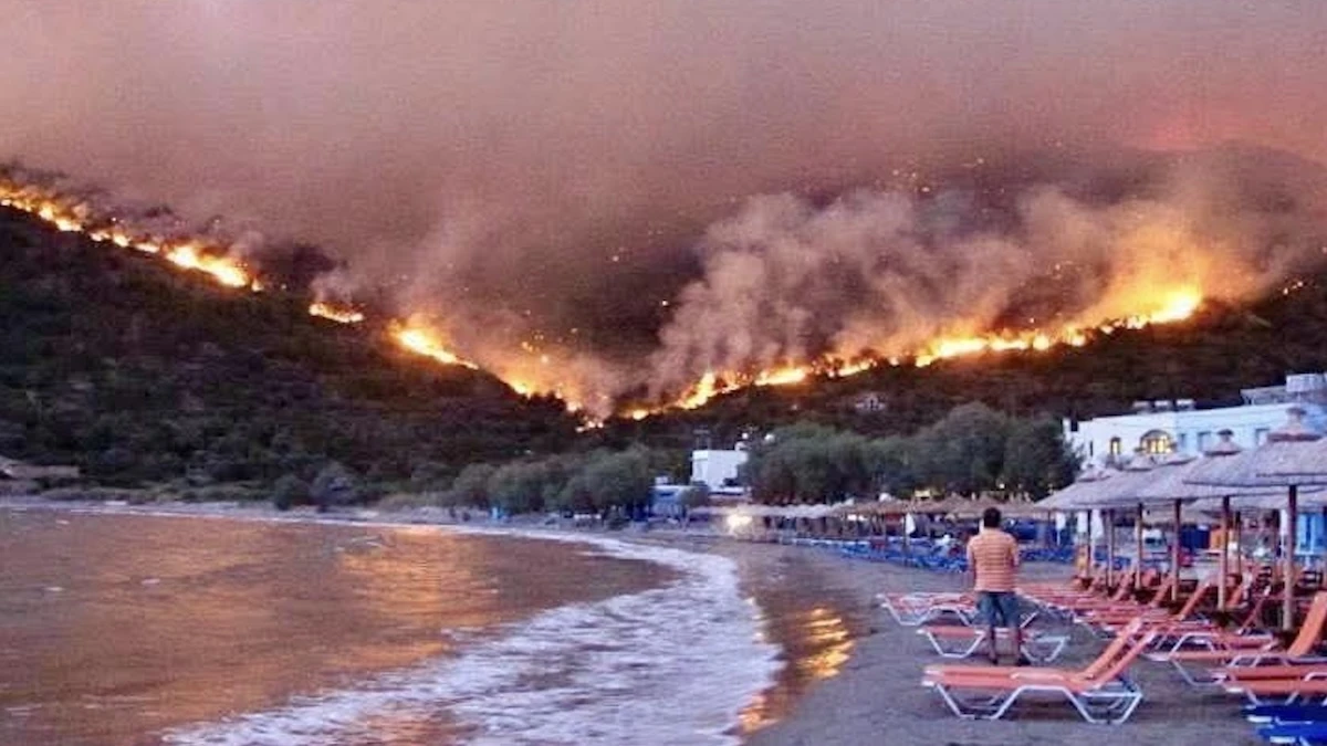 Incendio su Chios: fiamme voraci devasteranno l’isola e costringono gli abitanti a evacuare in fretta