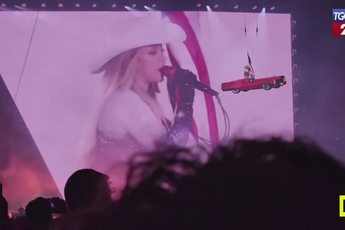 Beyoncé: Concerto Sotto Shock per l’Incidente dell’Auto Sospesa, Tecnici in Azione per Ripristinare la Situazione