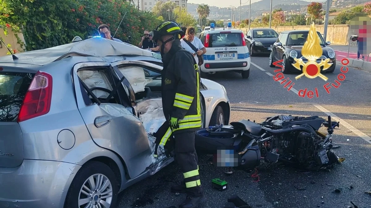 Incidente mortale a Catanzaro Sud: la tragica collisione tra moto e auto che ha sconvolto la città