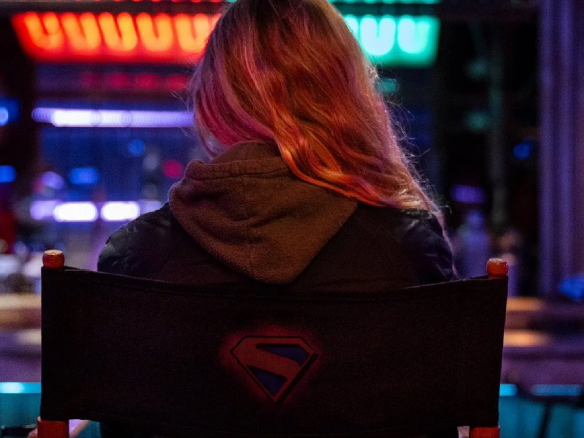 James Gunn rivela il motivo dietro l’assenza di elementi chiave nei titoli di Superman e Supergirl