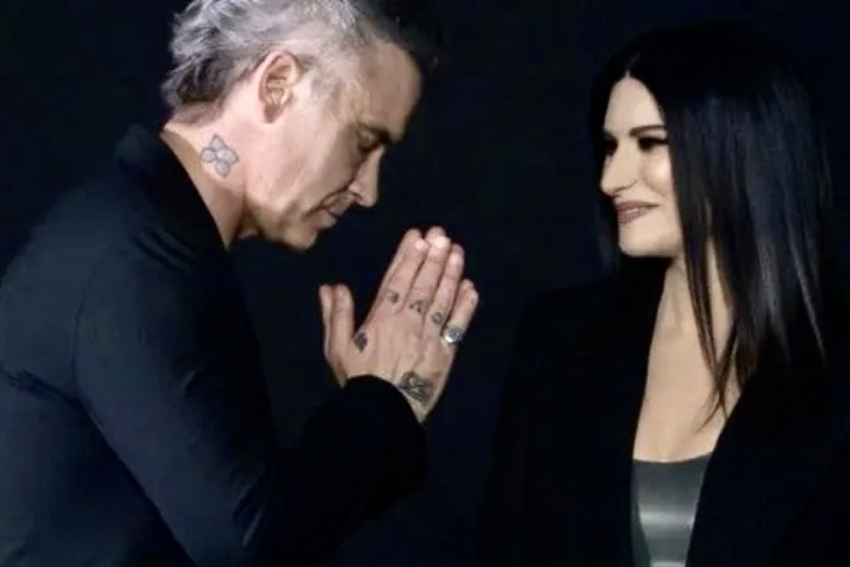 Coppa del Mondo per Club: L’inno ufficiale di Laura Pausini e Robbie Williams che fa vibrare gli stadi
