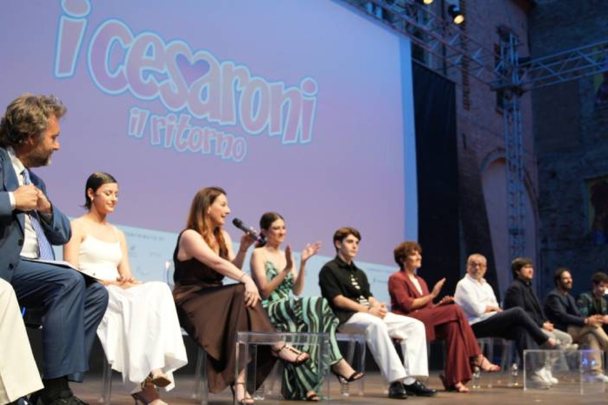 La nuova stagione dei Cesaroni a Rimini omaggia Antonello Fassari: un ricordo toccante dopo la sua scomparsa