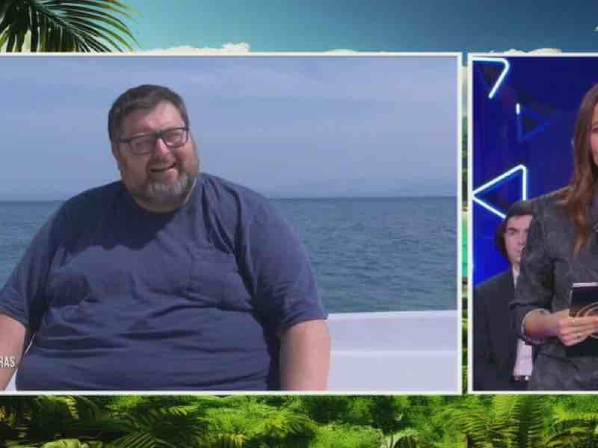 Mario Adinolfi all’Isola dei Famosi 2025: emozione per la figlia e commovente videochiamata con la moglie