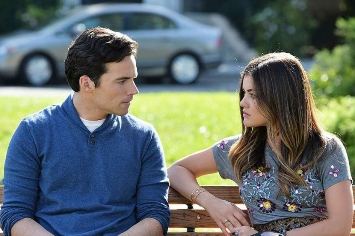 Pretty Little Liars: Marlene King e il cast rivelano segreti inaspettati sulla relazione tra Aria ed Ezra