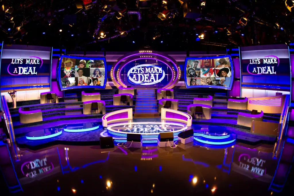 Max Giusti rivoluziona il preserale di Canale 5 con quiz avvincenti: Lucky 13 e Let’s Make a Deal in arrivo!