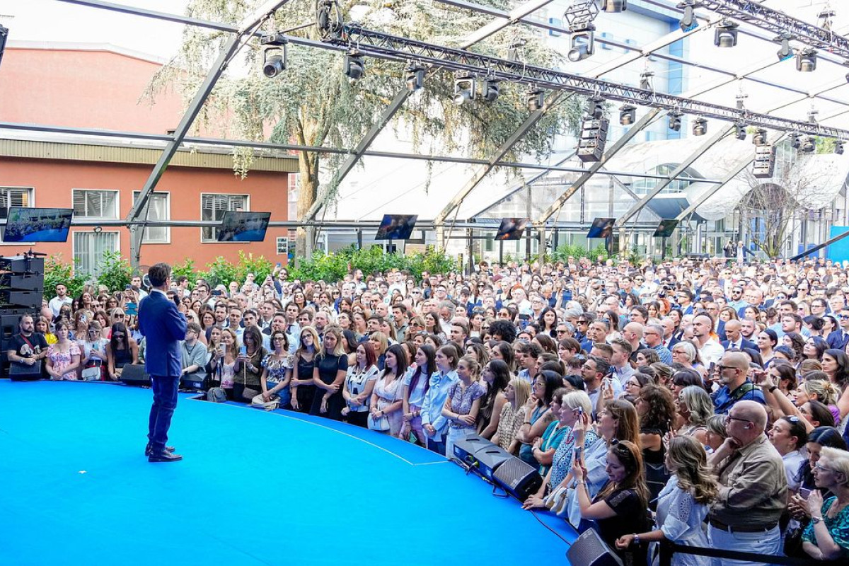 Mediaset: Il Cuore Pulsante di Rapporti Umani Indispensabili nel Mondo della Televisione