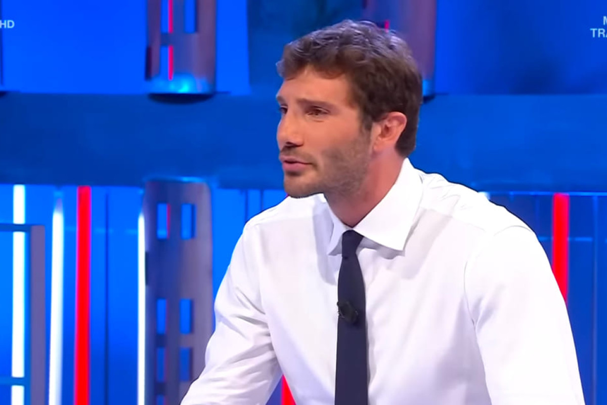Stefano De Martino al centro del gossip: Rai cerca un’immagine familiare per ripristinare la serenità da ottobre 2023