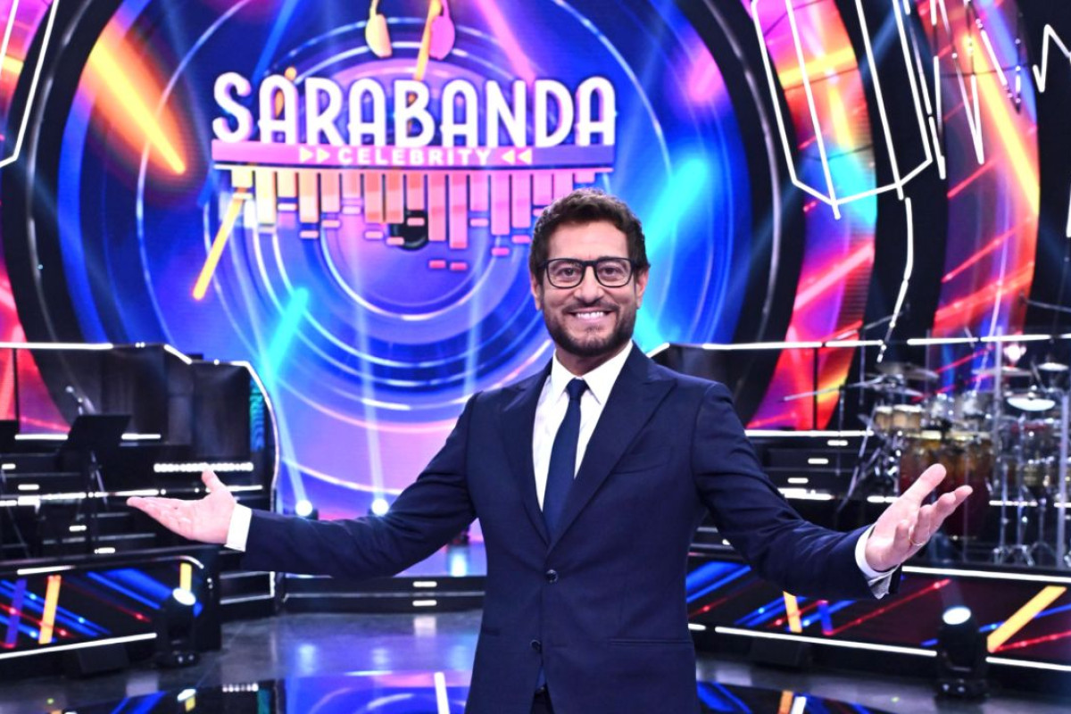 Sarabanda Celebrity riporta le sfide musicali tra vip su Italia 1: un’estate di giochi iconici in arrivo!