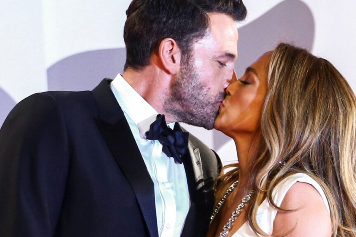 Serena Rossi rievoca le effusioni di Ben Affleck e Jennifer Lopez a Venezia 2001 e il triste epilogo del loro matrimonio