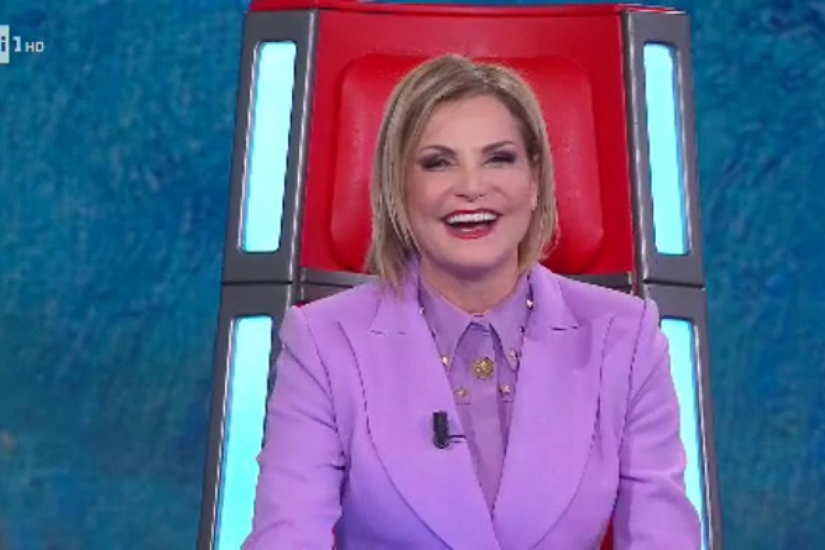 Simona Ventura: un viaggio dalla sua straordinaria carriera negli anni ’80 alle nuove sfide televisive del 2025