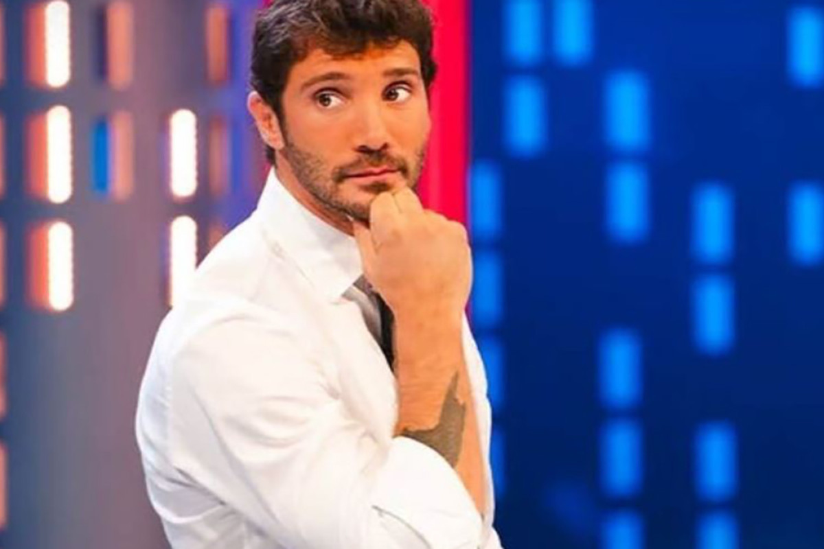 Stefano De Martino apre a nuove sfide: il futuro di Affari Tuoi si fa intrigante dopo la puntata del 22 giugno