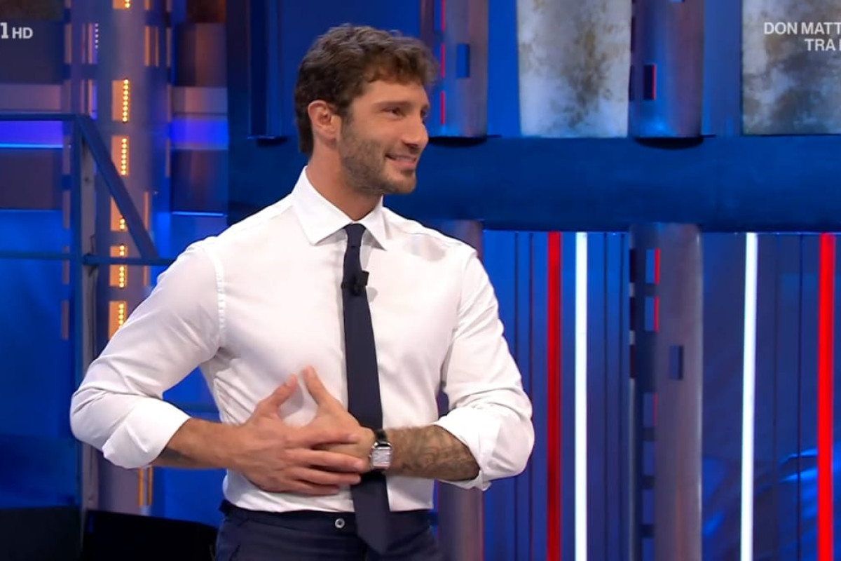 Stefano De Martino: Successi e Nuovi Progetti in Rai nel 2025 tra Affari Tuoi e Sorprese Inaspettate