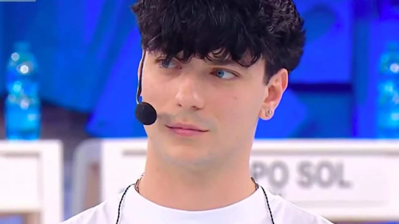 Trigno di amici 24 sotto i riflettori: like misteriosi su Instagram durante l’assenza della fidanzata Trigno di amici 24 sotto i riflettori: like misteriosi su Instagram durante l’assenza della fidanzata
