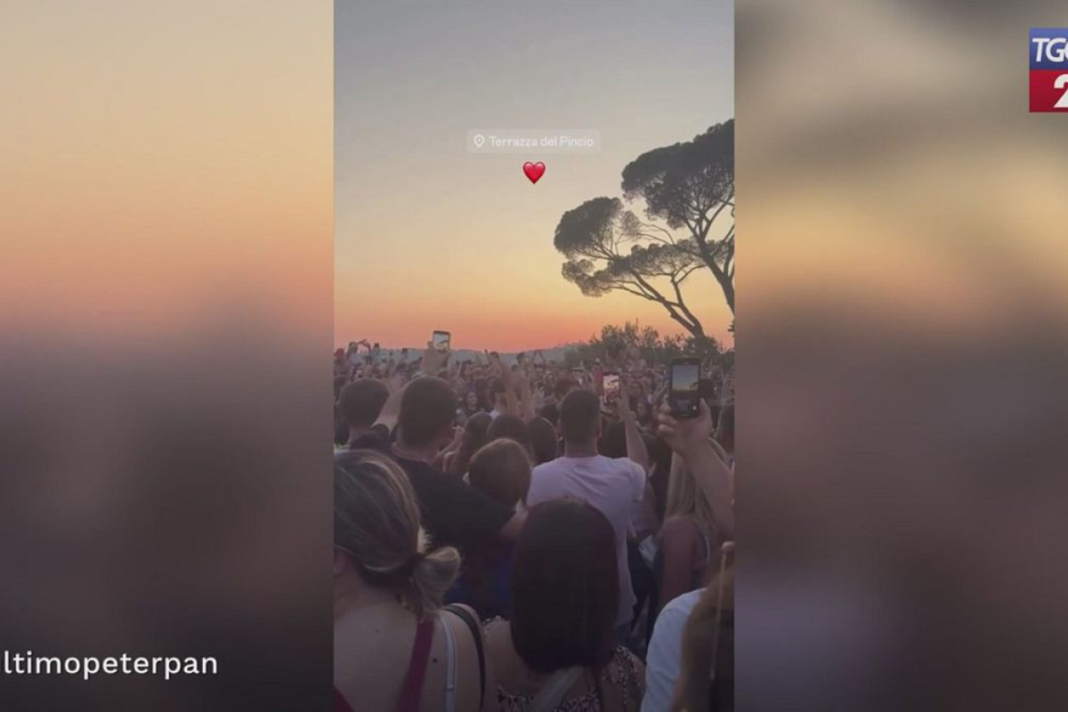 Ultimo incanta Roma: una serata di musica e emozioni alla terrazza del Pincio con i suoi fan