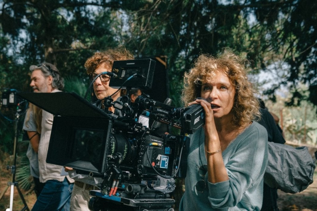 Valeria Golino: 40 anni di carriera tra cinema e serie tv, scoprendo il suo straordinario percorso artistico