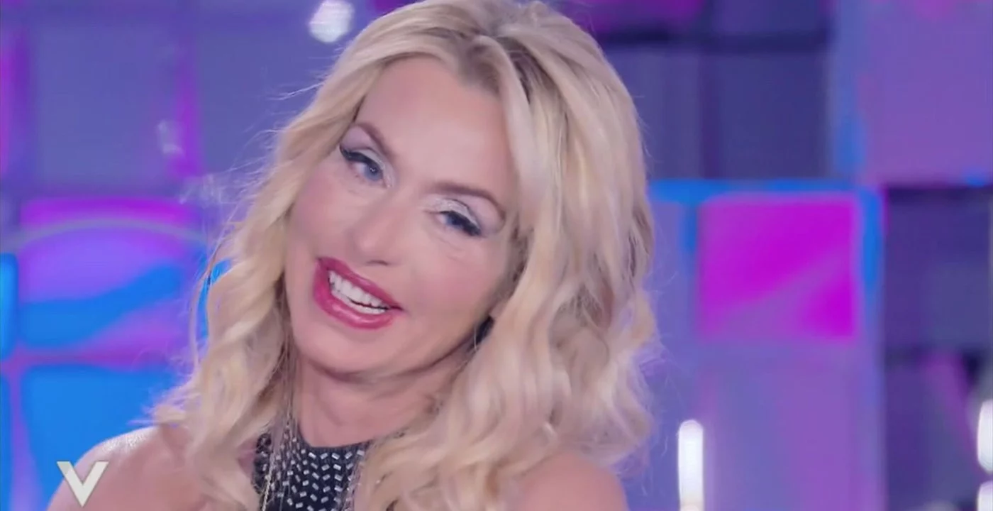 Valeria Marini: Besos Stellari e il Sogno di un Ruolo da Giudice nel Talent Show, la Nuova Canzone Sorprende