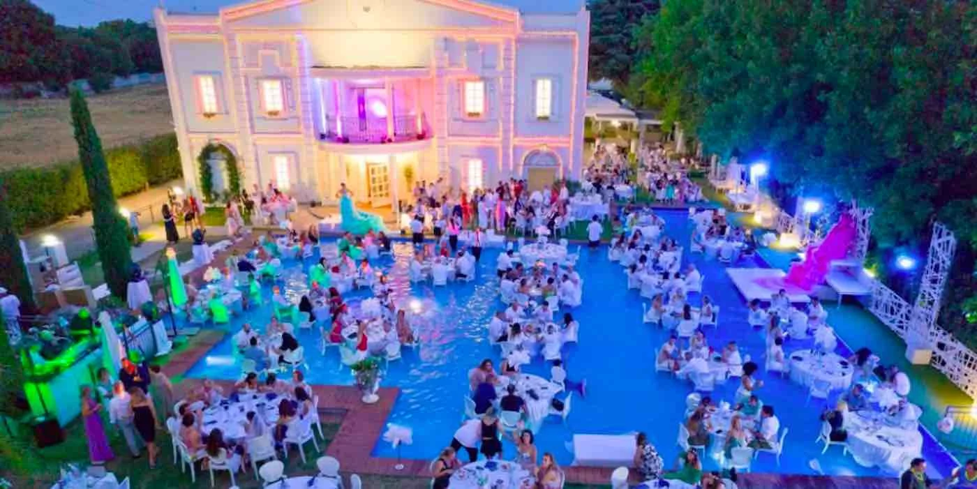 White Dinner Water Show 2025: la magica cena spettacolo sospesa sull’acqua a Milano che non puoi perdere