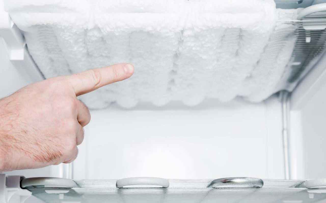 Scopri il trucco infallibile per sbrinare il freezer in un lampo: ti sorprenderà!