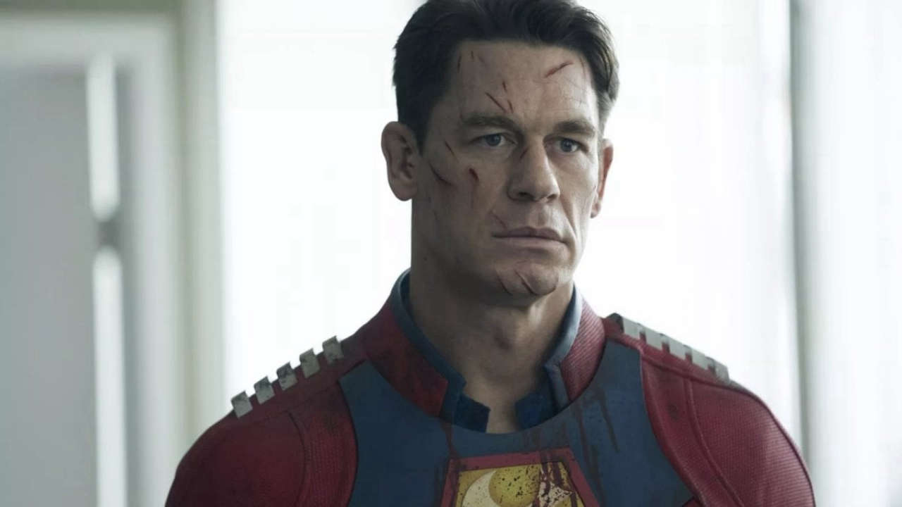 Peacemaker: James Gunn svela il suo sogno di far incontrare Peacemaker e Batman nella stagione 2