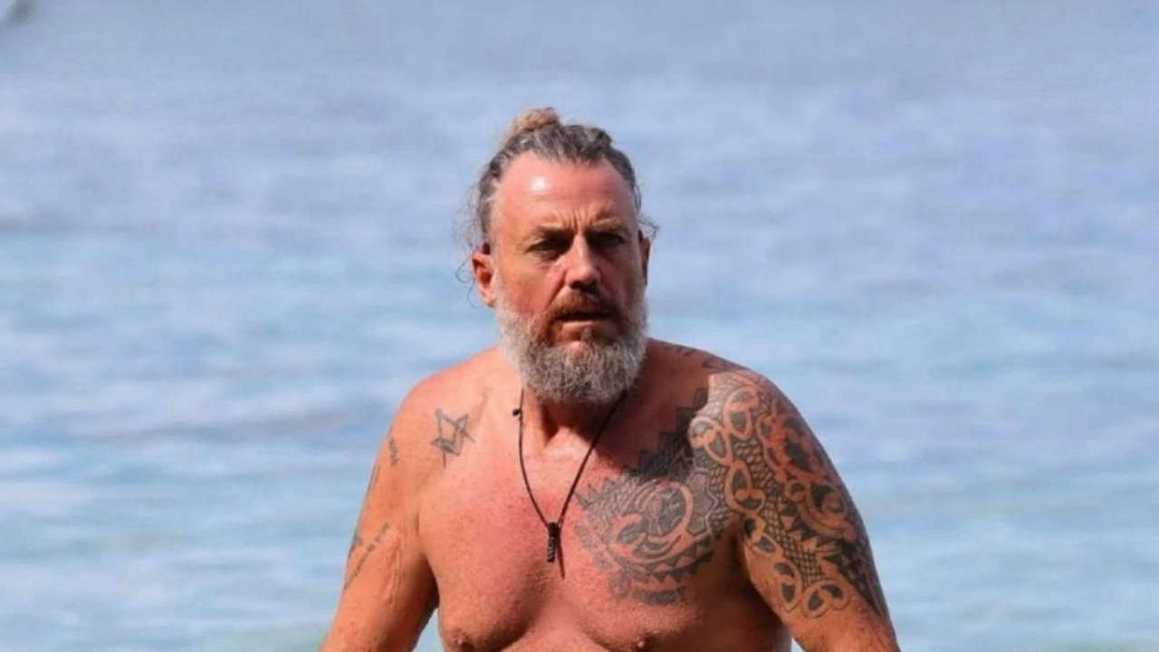 Isola dei Famosi, Mirko Frezza contro Adinolfi: l’animato battibecco che svela la tensione del reality
