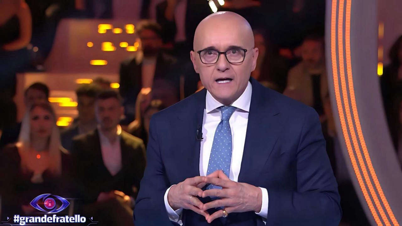 Grande Fratello: rivelazioni piccanti su un ex concorrente, il suo lavoro da animatore notturno per ricchi sorprende tutti!