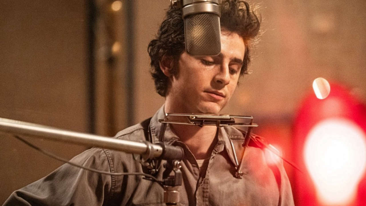 A Complete Unknown: Timothée Chalamet sorprende nel ruolo di Bob Dylan, ora disponibile in blu-ray