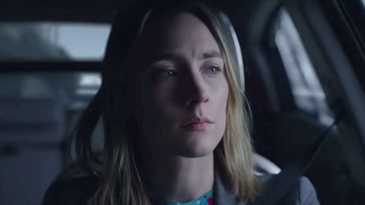 Psycho Killer: Saoirse Ronan in un video che sfida la sanità mentale secondo Mike Mills