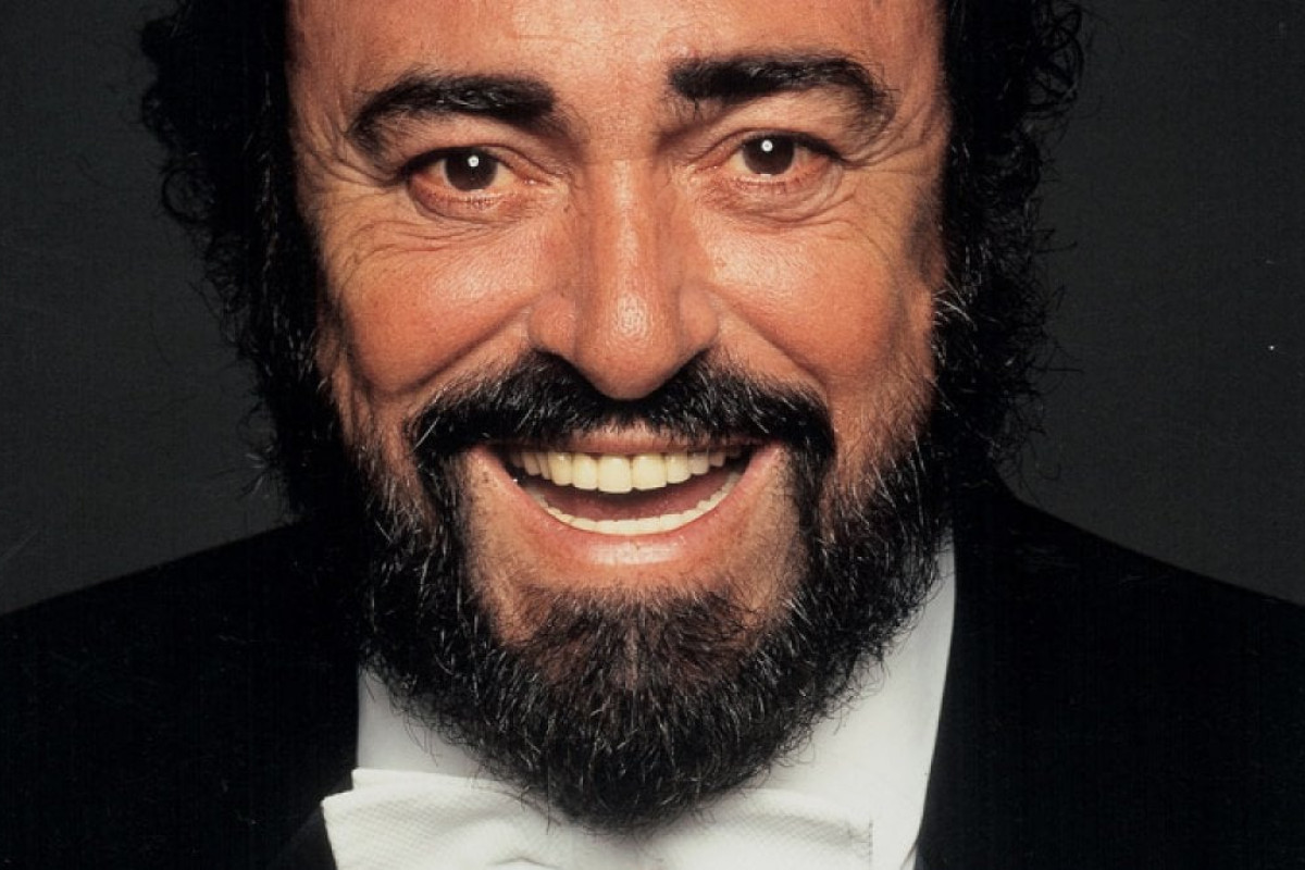 Luciano Pavarotti: La vita del tenore raccontata da Nicoletta Mantovani, un viaggio emozionante nella sua storia