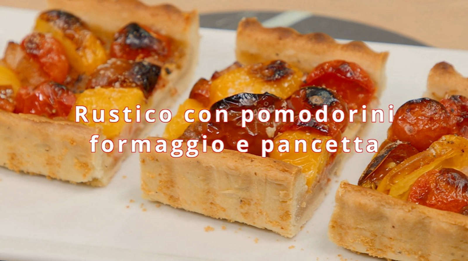 Rustico con pomodorini, formaggio e pancetta di Luca Pappagallo | In cucina con Luca Pappagallo, 6 giugno 2025