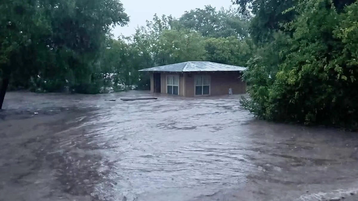 Alluvione imprevista: un campo estivo trasforma la festa in emergenza nel cuore della natura