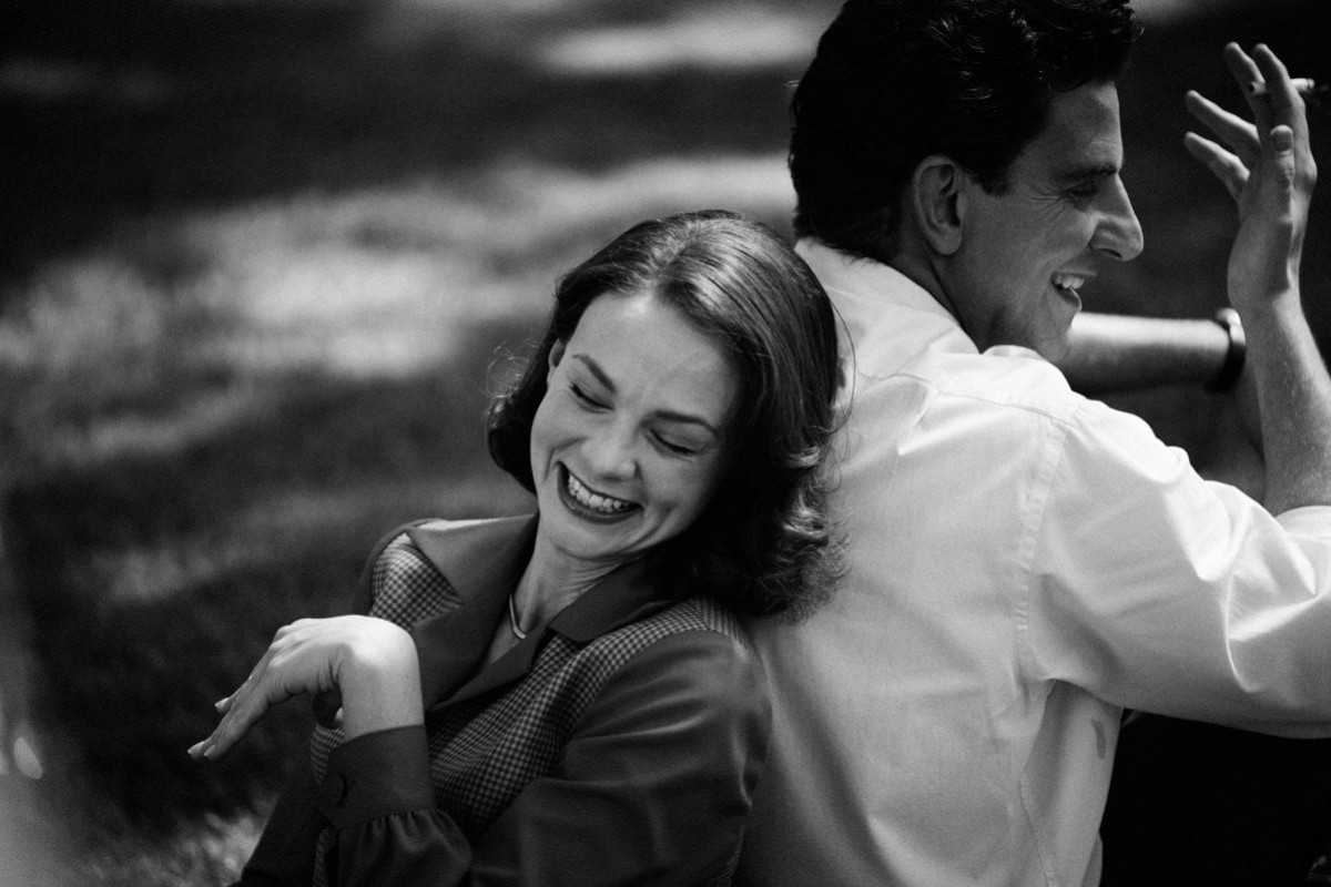 Brad Pitt celebra il maestro di Bradley Cooper e svela dettagli sul nuovo film Is This Thing On?