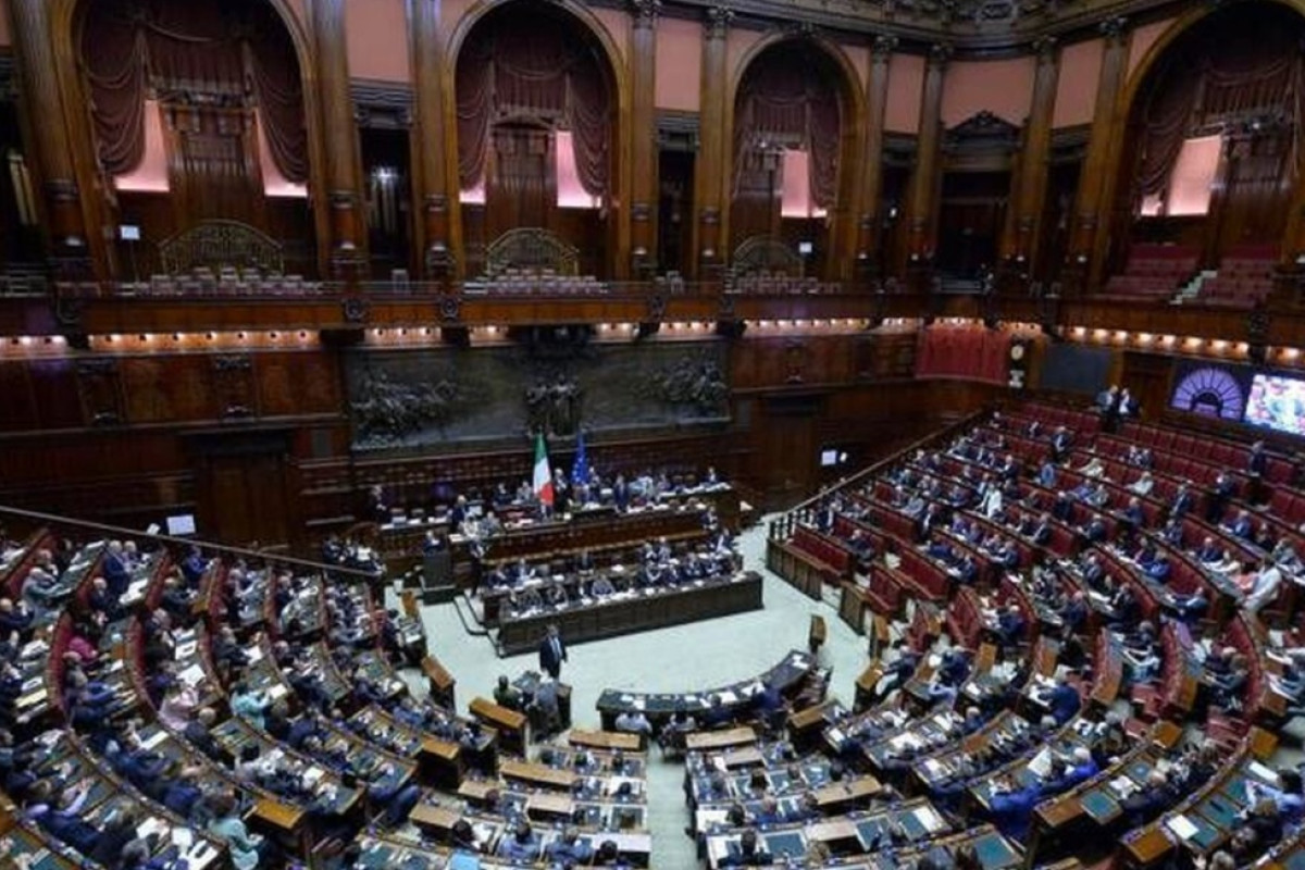 Camera dei Deputati, scontro acceso sui vitalizi: M5S e centrodestra si affrontano a parole forti