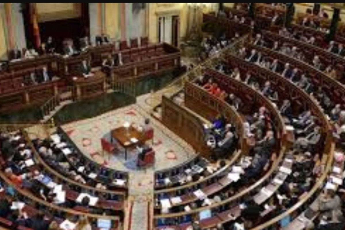 Crisi politica in Spagna: l’arresto di un fedelissimo di Sánchez sconvolge il governo e crea incertezze.