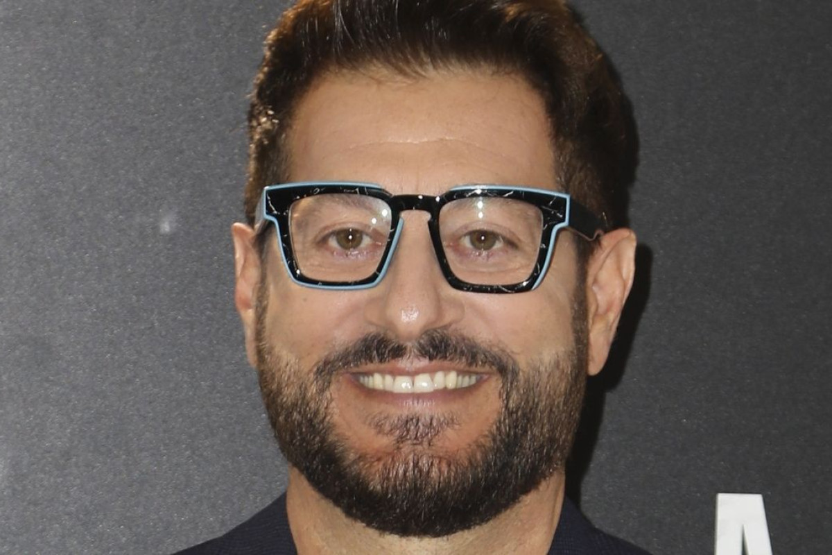 Sarabanda Celebrity conclude con l’ultima puntata, Enrico Papi guida la sfida tra star e musica