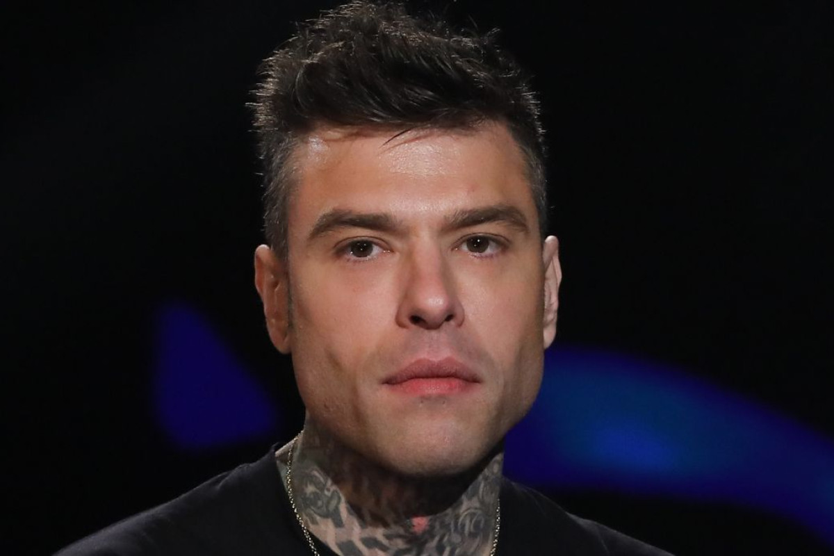 Fedez a Cornetto Battiti Live: poche parole, tanta musica e sguardi sulla vita privata che sorprendono tutti