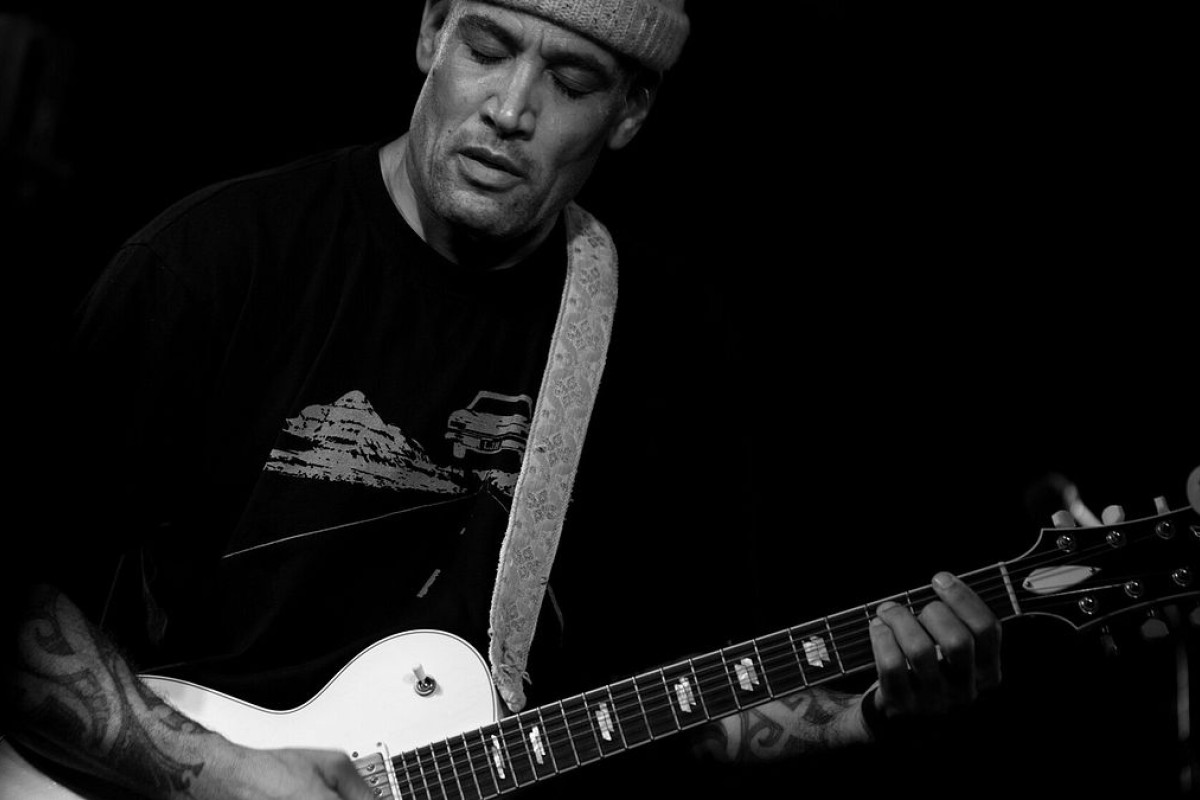 Festival musicale a Milano: giovani talenti e vinili storici in un tributo al blues e rock italiano