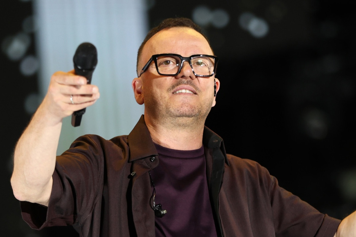 Gigi D’Alessio conquista Piazza Del Plebiscito: emozioni e cori indimenticabili a Napoli
