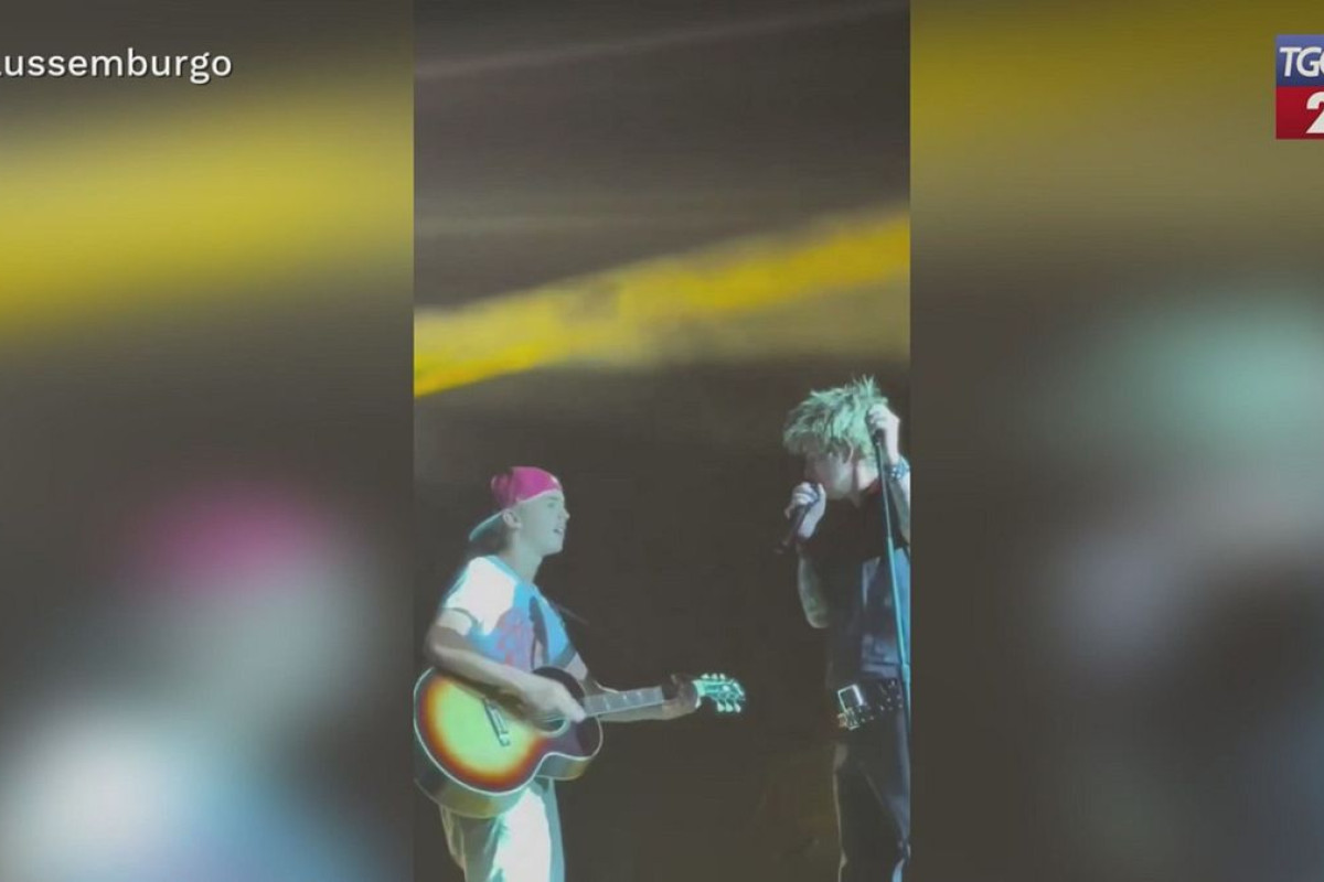 Green Day, fan sul palco: Billie Joe Armstrong ferma l’inaspettato omaggio agli Oasis