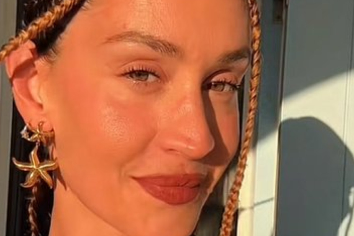 Helena Prestes celebra 35 anni in Grecia ricevendo affetto e annunciando progetti futuri