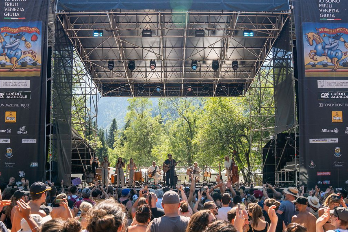 No Borders Music Festival: 30 anni di musica e magia al lago, tre weekend imperdibili nell’incanto del Tarvisiano