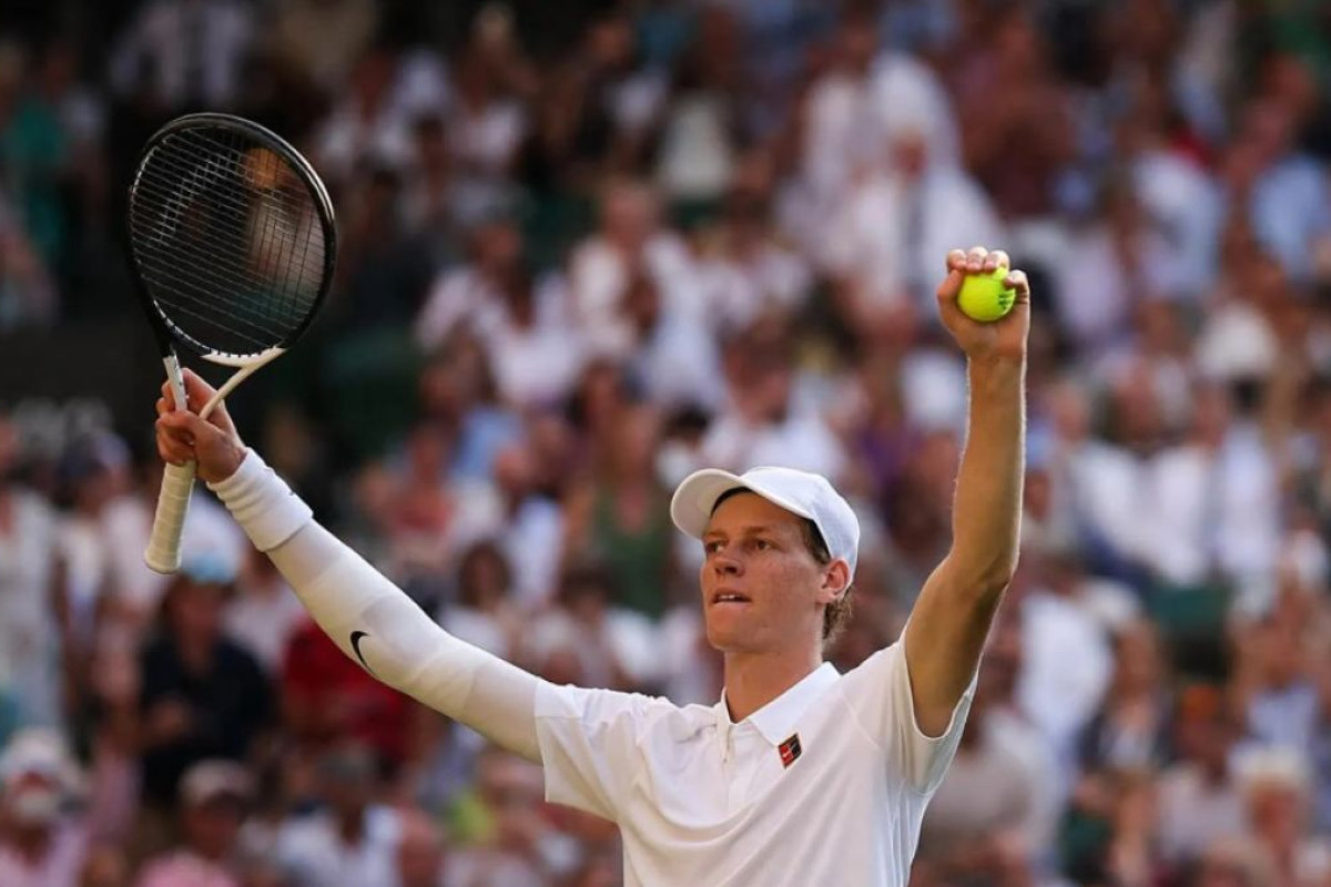 Jannik Sinner conquista Wimbledon tra trionfi e assenze: perché la rappresentanza italiana è mancata sugli spalti