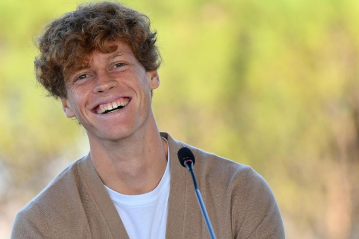 Jannik Sinner sorprende tutti a Sesto Pusteria con la Ferrari 812 dopo il trionfo a Wimbledon 2025