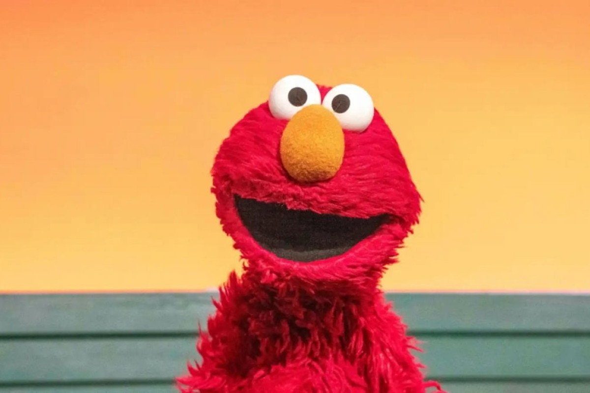 Elmo: l’account X violato da messaggi antisemiti e complottisti, le reazioni che scuotono il web