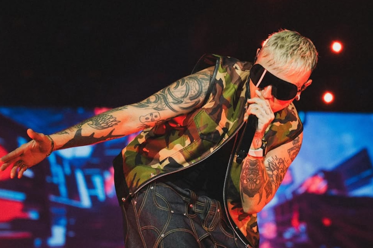 Lazza a Roma: un concerto esplosivo con luci, fiamme e ospiti a sorpresa all’ippodromo delle Capannelle