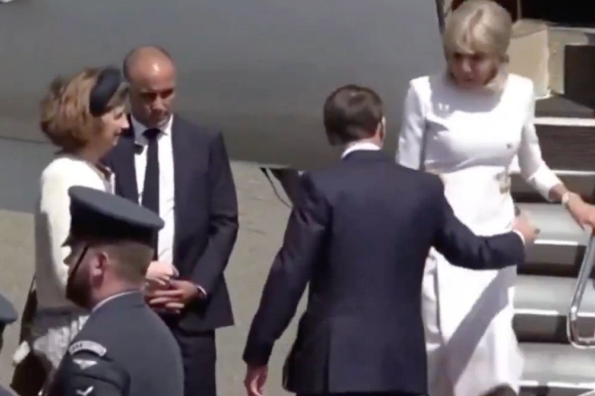 Macron e Brigitte a Londra, il gesto che ha sorpreso tutti durante la visita di stato