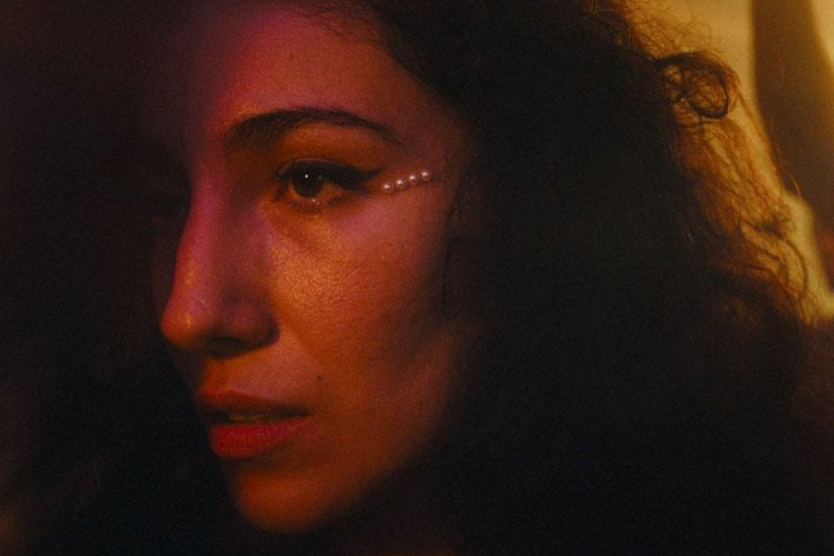 Mehdi Barsaoui esplora libertà e crimine nel suo nuovo film ambientato a Tunisi: un viaggio tra verità e mistero