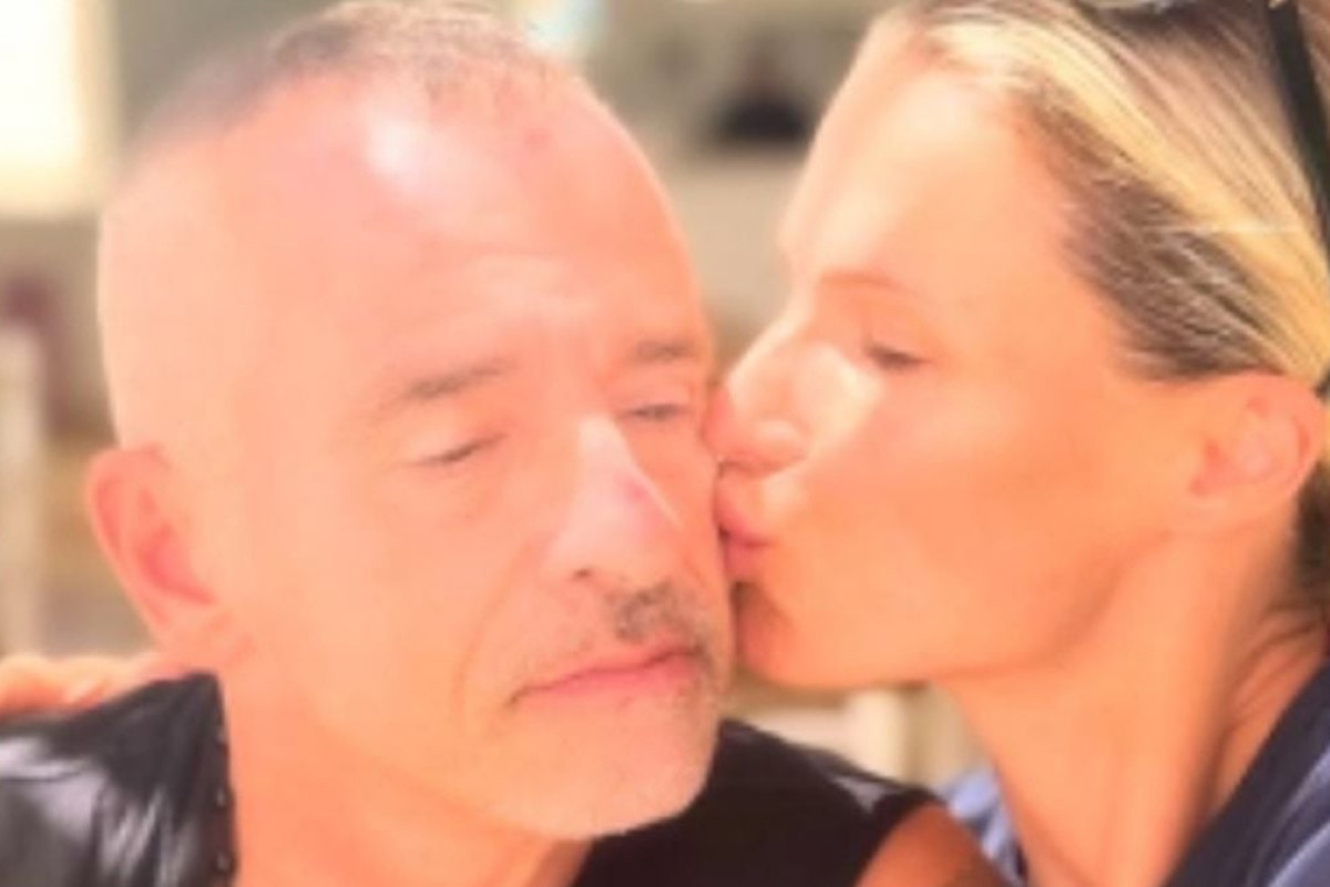 Michelle Hunziker in Grecia: un’estate di affetti con Eros Ramazzotti e il nuovo compagno che sorprende tutti