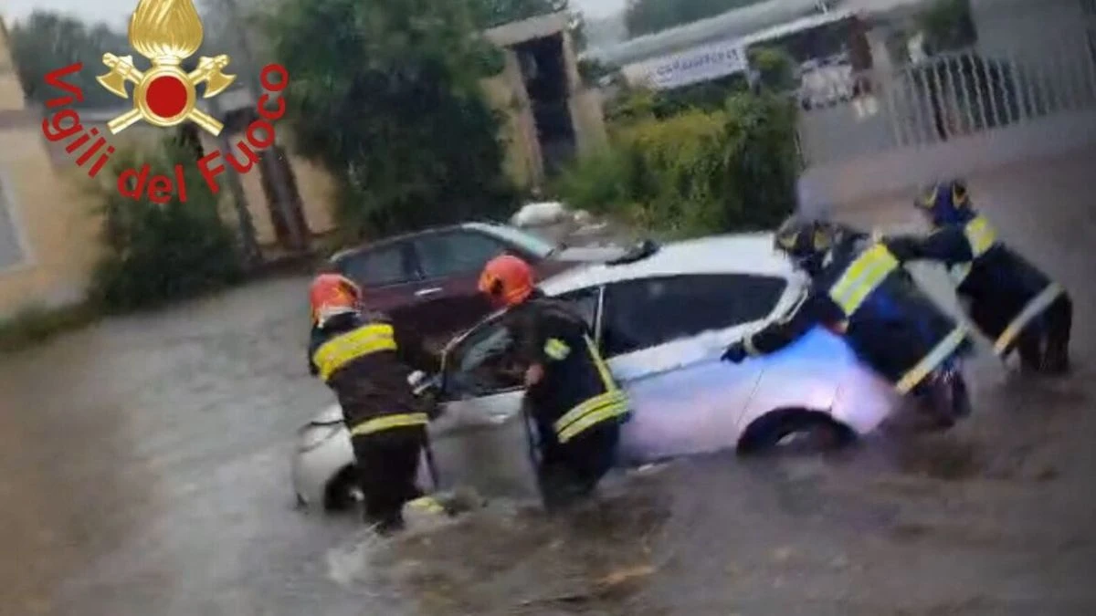 Nubifragio a Como: Piogge Torrenziali Scatenano Caos tra Auto Sommerse e Disagi Immediati nella Città