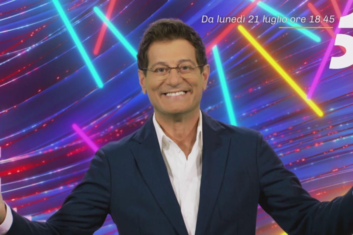 Sarabanda, Enrico Papi rivela un mistero: le registrazioni iniziano solo il giorno prima della messa in onda!